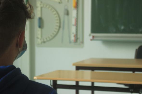 Image of student wearing mask in classroom