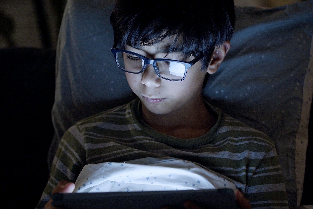 Child on tablet at night