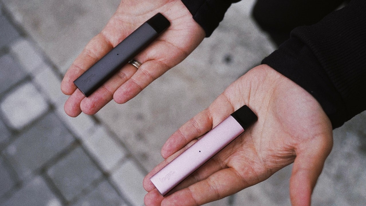 Hands holding vapes